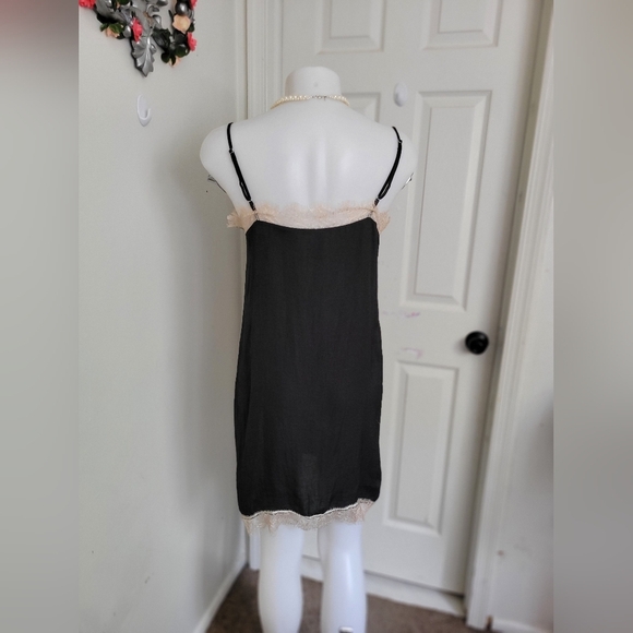 Elegant Black and Cream Lace Slip Dress - Picture 2 of 16